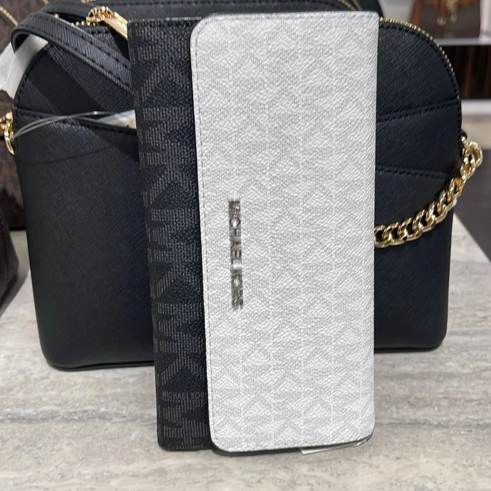Michael Kors Jet Set Large Logo Trifold Wallet
Optic White Multi
NWT - Picture 15 of 16